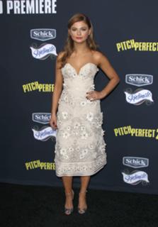 Stefanie Scott feet photo thumbnail