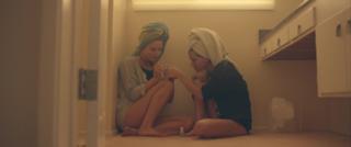 Stefanie Scott feet photo thumbnail