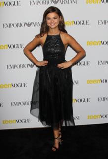 Stefanie Scott feet photo thumbnail