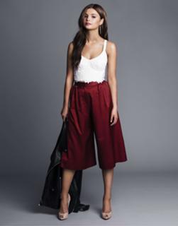Stefanie Scott feet photo thumbnail