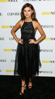 Stefanie Scott feet photo thumbnail