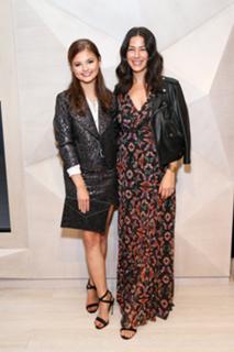 Stefanie Scott feet photo thumbnail