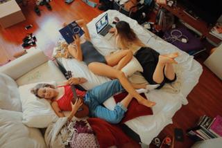 Stefanie Scott feet photo thumbnail