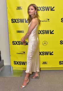 Stefanie Scott feet photo thumbnail