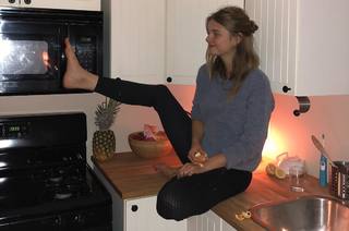 Stefanie Scott feet photo thumbnail