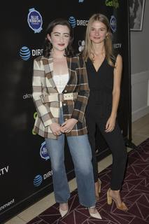 Stefanie Scott feet photo thumbnail