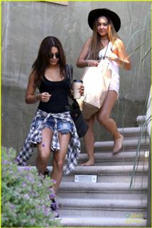 Stella Hudgens feet photo thumbnail