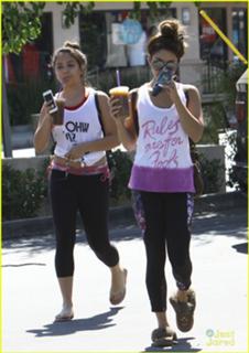 Stella Hudgens feet photo thumbnail