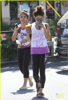 Stella Hudgens feet photo thumbnail