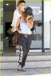 Stella Hudgens feet photo thumbnail