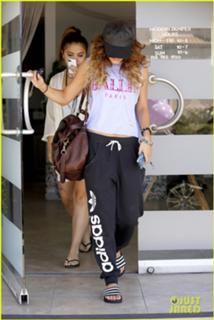 Stella Hudgens feet photo thumbnail