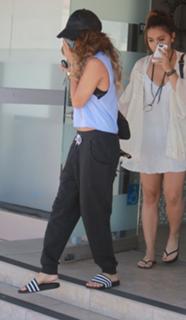 Stella Hudgens feet photo thumbnail