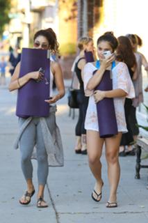 Stella Hudgens feet photo thumbnail