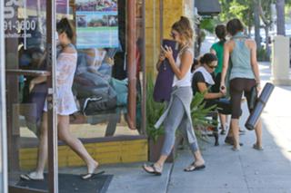 Stella Hudgens feet photo thumbnail