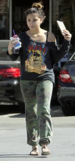 Stella Hudgens feet photo thumbnail