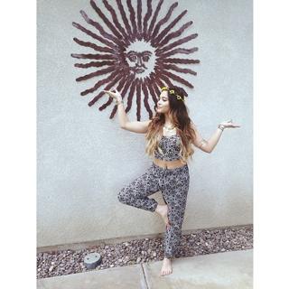 Stella Hudgens feet photo thumbnail