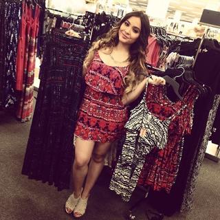 Stella Hudgens feet photo thumbnail