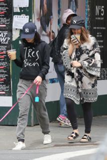 Stella Hudgens feet photo thumbnail