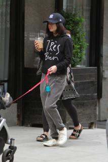 Stella Hudgens feet photo thumbnail