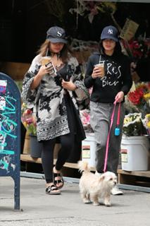 Stella Hudgens feet photo thumbnail