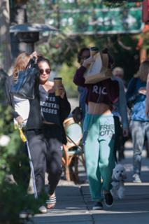 Stella Hudgens feet photo thumbnail