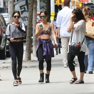 Stella Hudgens feet photo thumbnail