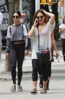 Stella Hudgens feet photo thumbnail