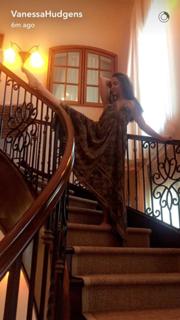 Stella Hudgens feet photo thumbnail