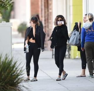 Stella Hudgens feet photo thumbnail