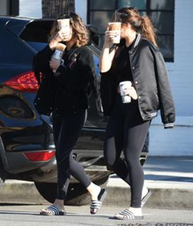 Stella Hudgens feet photo thumbnail