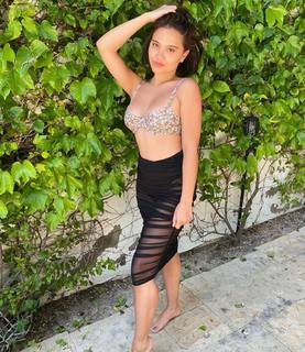 Stella Hudgens feet photo thumbnail
