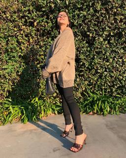 Stella Hudgens feet photo thumbnail