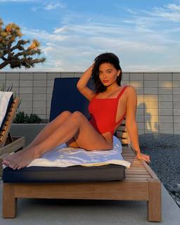 Stella Hudgens feet photo thumbnail