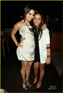 Stella Hudgens feet photo thumbnail