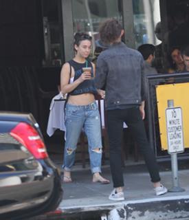 Stella Maeve feet photo thumbnail