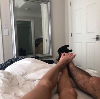 Stella Maeve feet photo thumbnail