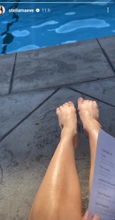 Stella Maeve feet photo thumbnail