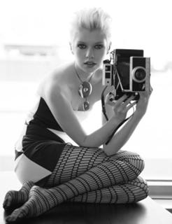 Stella Maxwell feet photo thumbnail