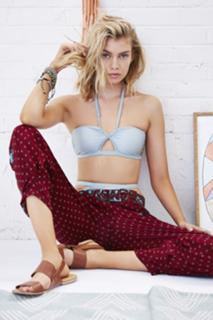 Stella Maxwell feet photo thumbnail