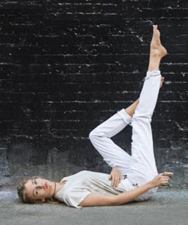 Stella Maxwell feet photo thumbnail