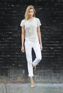 Stella Maxwell feet photo thumbnail