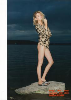 Stella Maxwell feet photo thumbnail