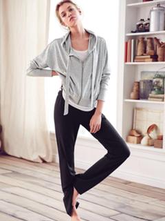 Stella Maxwell feet photo thumbnail