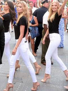 Stella Maxwell feet photo thumbnail