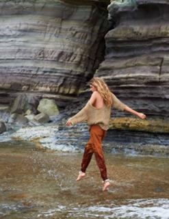 Stella Maxwell feet photo thumbnail