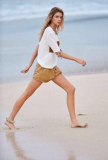 Stella Maxwell feet photo thumbnail