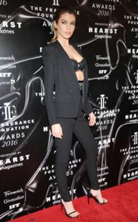 Stella Maxwell feet photo thumbnail