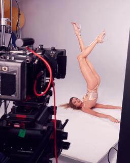 Stella Maxwell feet photo thumbnail
