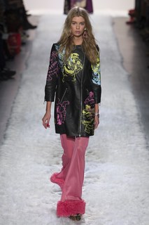 Stella Maxwell feet photo thumbnail