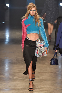 Stella Maxwell feet photo thumbnail